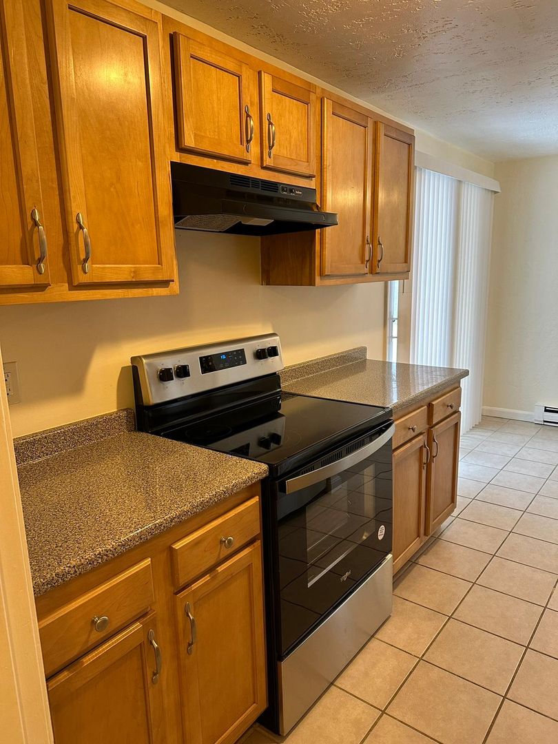 Spencer Apartment: 2 Vista Lane