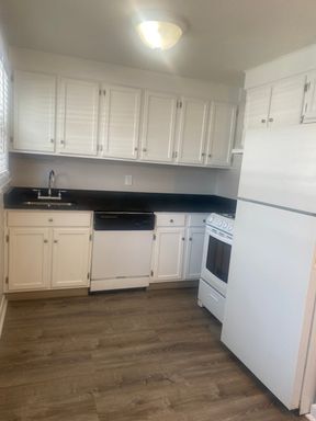 Fully renovated. 2Br apartment with Heat and Hot Water Included