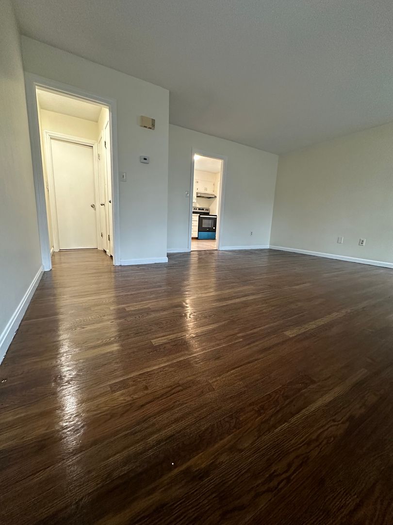 Lancaster Apartment: 117 Prescott Street