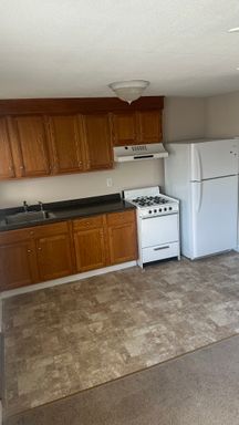 Very nice 1BR unit at Shaowmet Gardens in Somerset now available