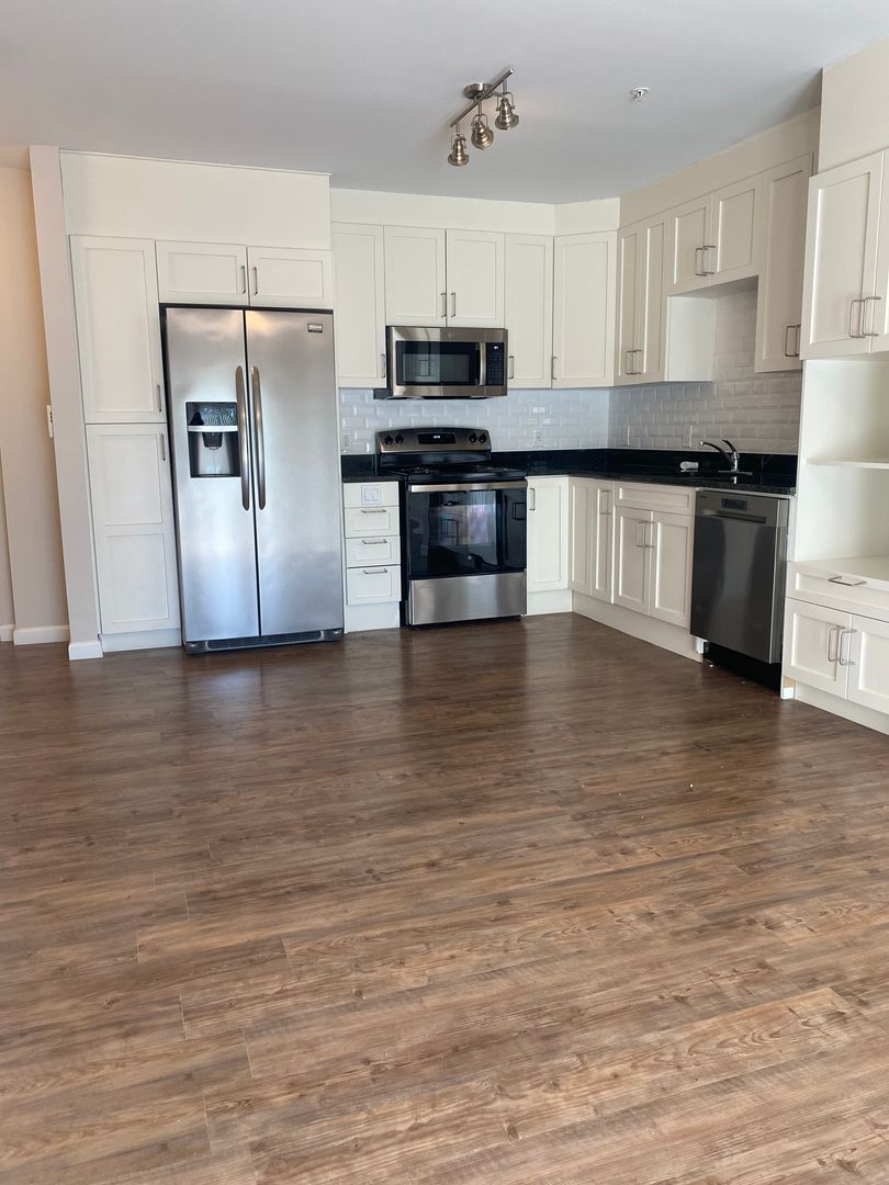 Dartmouth Apartment: 1 Candy Apple Dr.