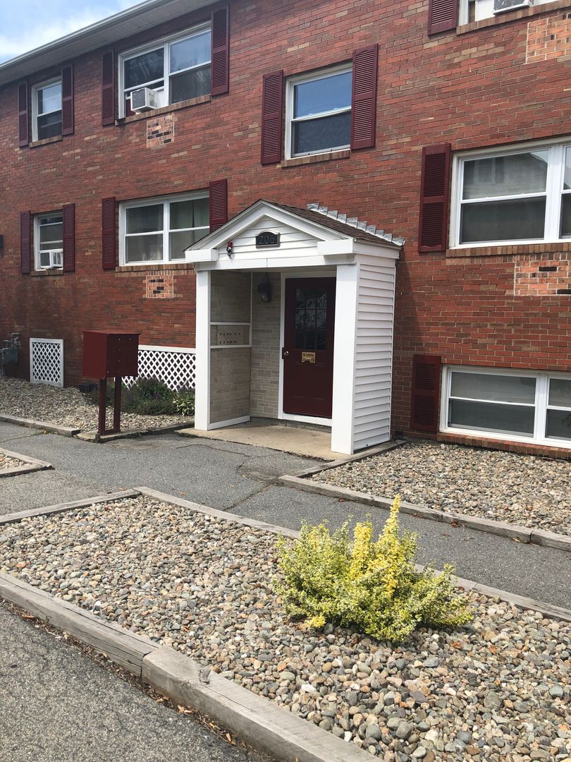 Lowell Apartment: 196 Stackpole Street