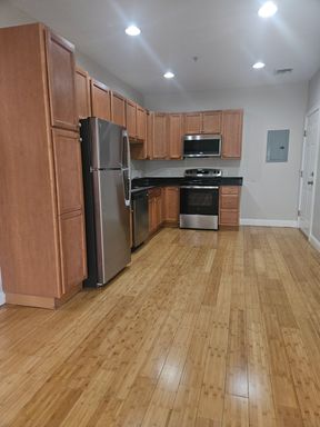 Newly Renovated 2 Bedroom 2 Full Bath – photo 1
