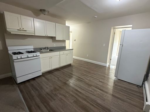677 Middle Street, Apt 12 – photo 1