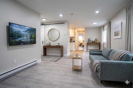 Fully Renovated 1 Bed Apartment – photo 1