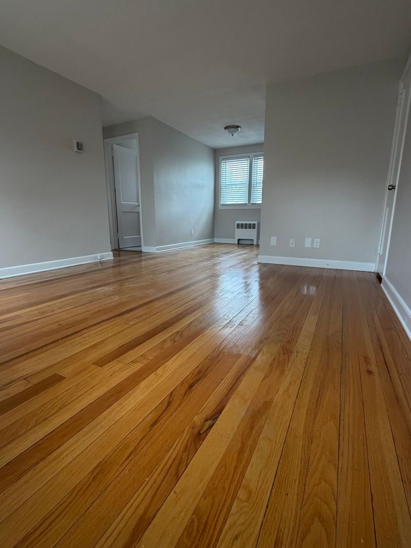 Somerset Apartment: 102 Shawomet Avenue