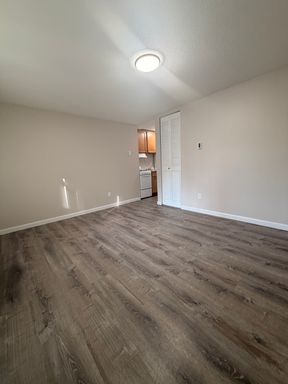 Renovated 1 Bedroom Apartment with Updated Finishes