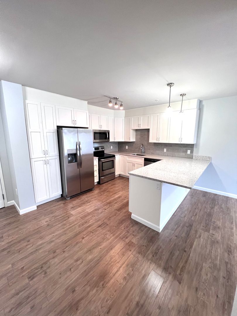 Dartmouth Apartment: 1 Candy Apple Dr.