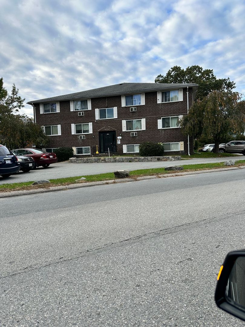 Lowell Apartment: 134-140-148 Willard Street