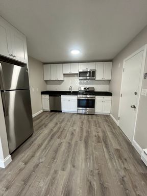18 Waugh St, Apt 8 – photo 1
