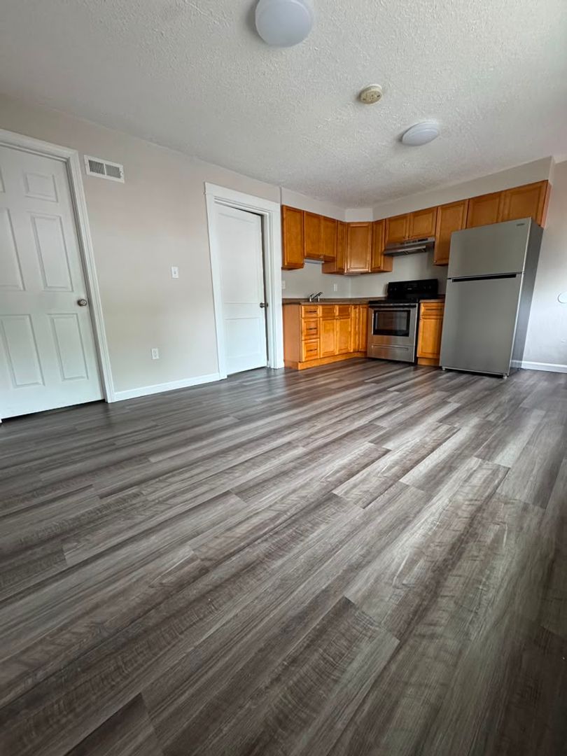 Lancaster Apartment: 15 Dairy Road