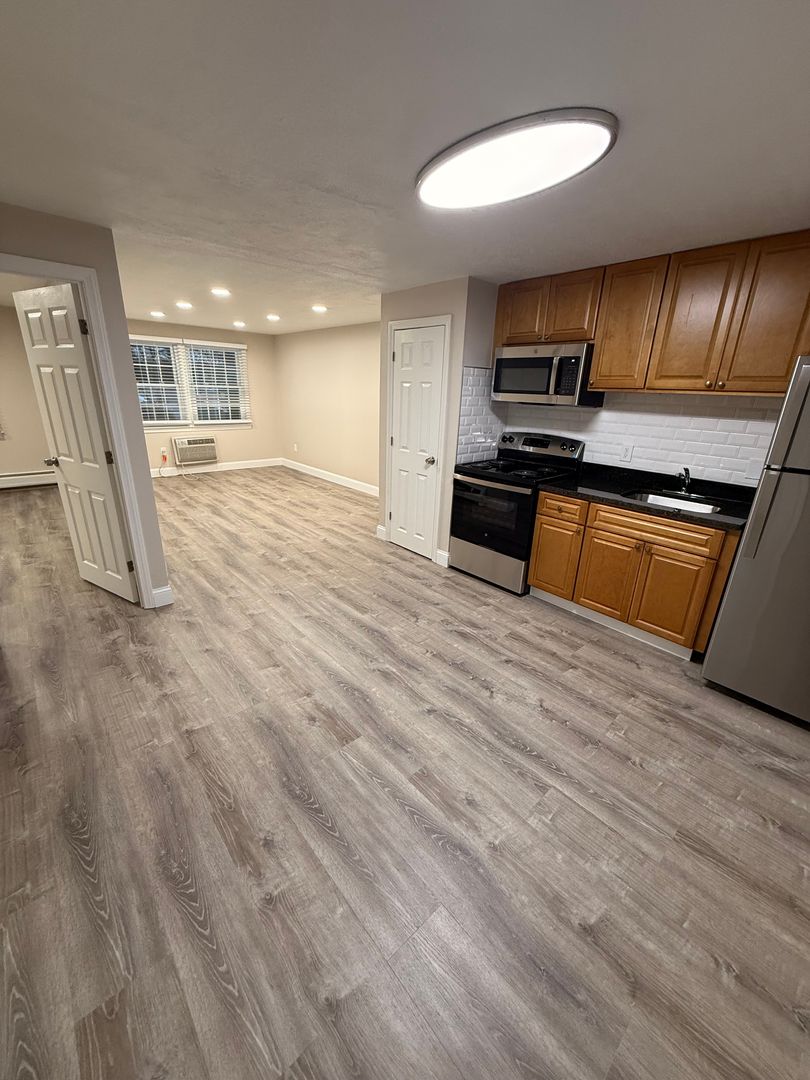 Gardner Apartment: 90 Ridgewood Lane