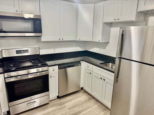 Fully renovated. 2Br apartment with Heat and Hot Water Included