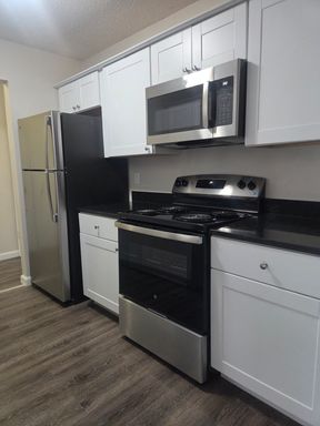 1 Admiralty Drive, Apt 3