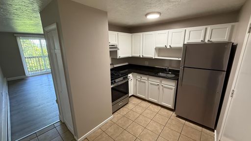 Beautiful and Spacious 1BR Apartment at Henry Terrace in Worcester – photo 1
