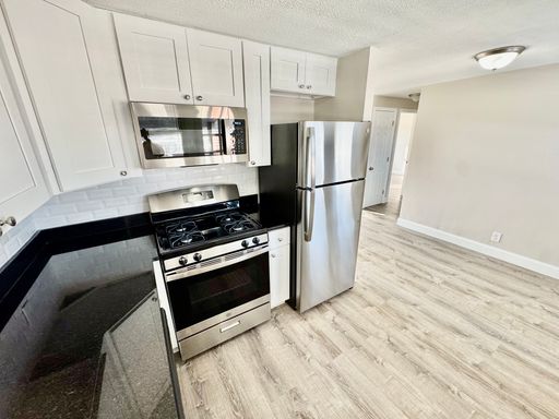 Fully renovated. 2Br apartment with Heat and Hot Water Included