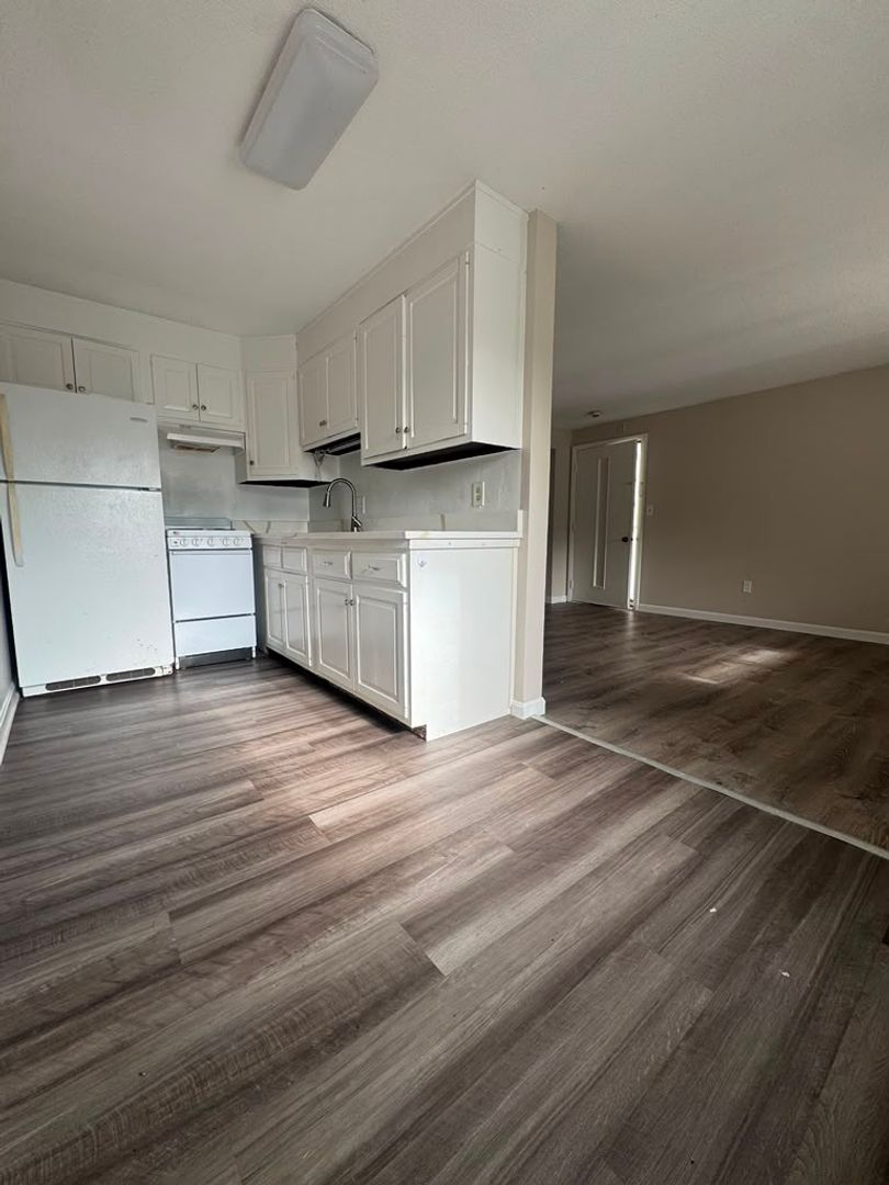 Clinton Apartment: 5 Gorham Avenue