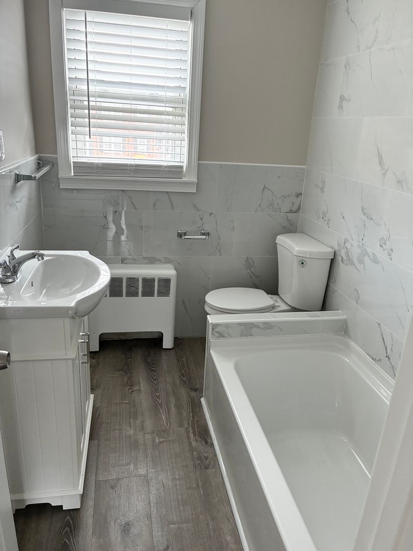 Somerset Apartment: 102 Shawomet Avenue