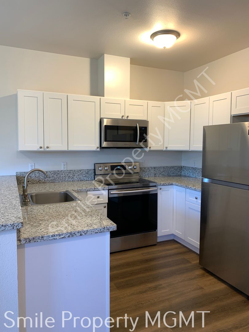 Portland Apartment: 6940 Southeast Long Street