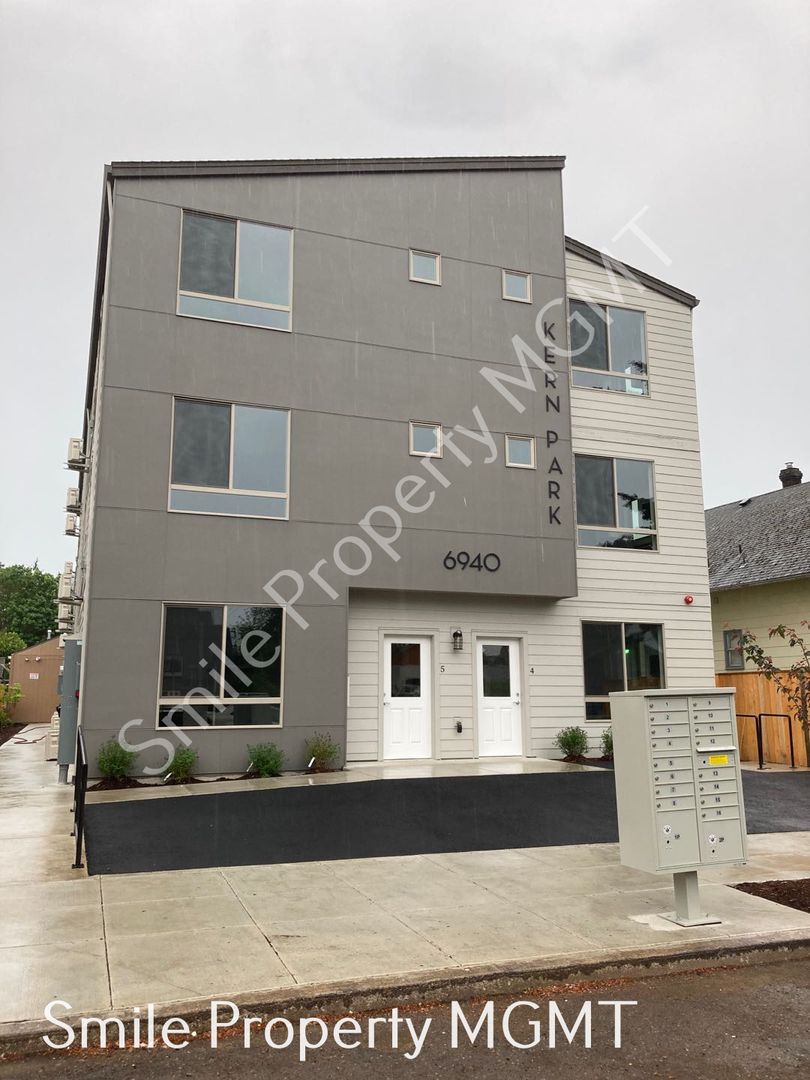 Portland Apartment: 6940 Southeast Long Street