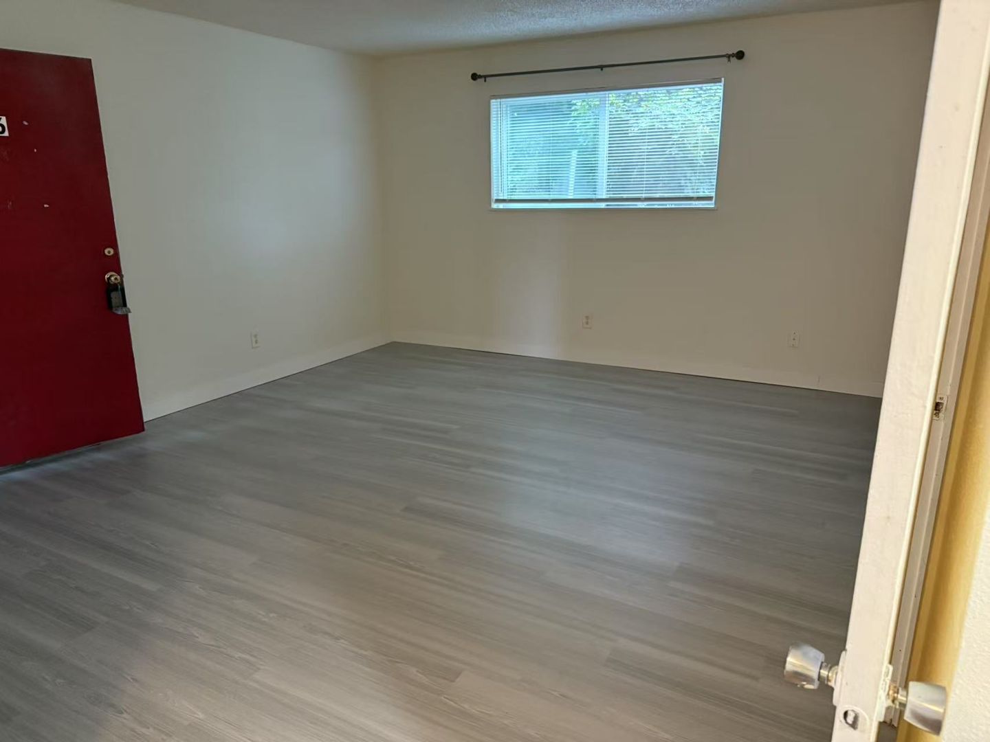 Portland Apartment: 3550 SE 130th AVE