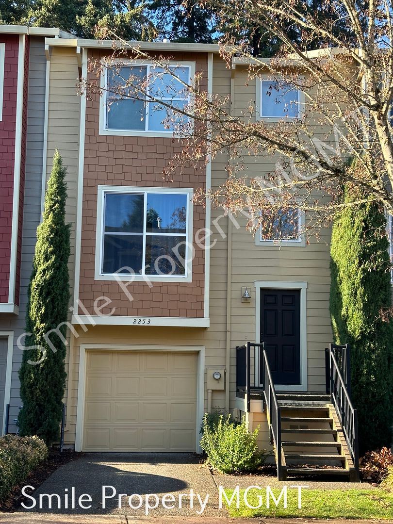 Beaverton Townhome: 2253 Northeast Sheffield Ave
