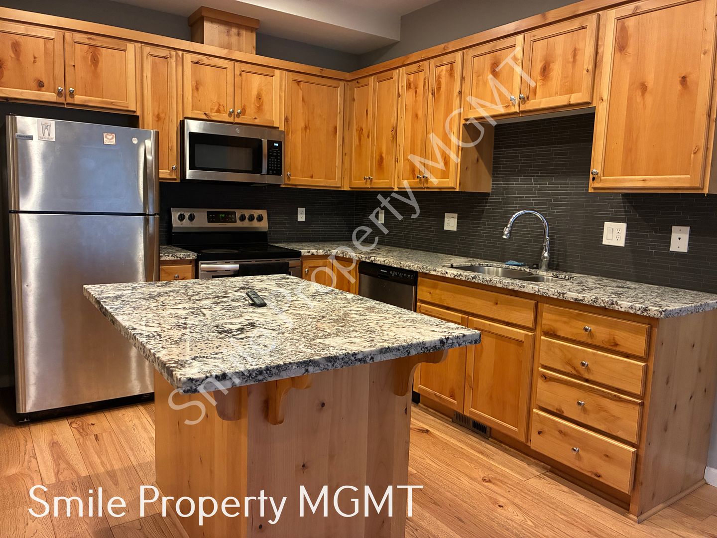 Portland Townhome: 19416 River Road