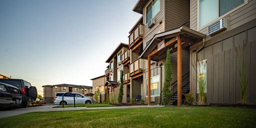 4-6 WEEKS FREE - 2 Bedroom at Willow Tree Place - Pet Friendly - In-Unit Washer/Dryer Included – photo 1