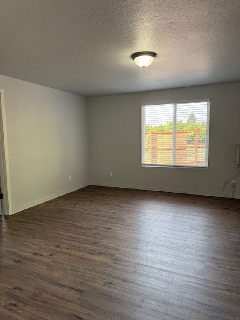 Salem Apartment: 8792 Umatilla St NE