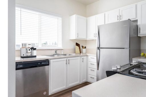 REDUCED RENT - 4 WEEKS FREE - 3 Bedroom Townhomes - Gated Entry - Pet Friendly - Garage – photo 1
