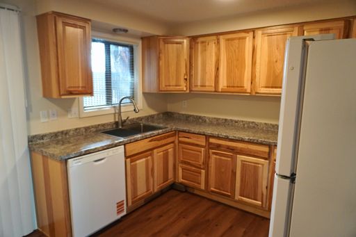 FREE RENT - 2x1 at Catron Court Apartments Near WOU