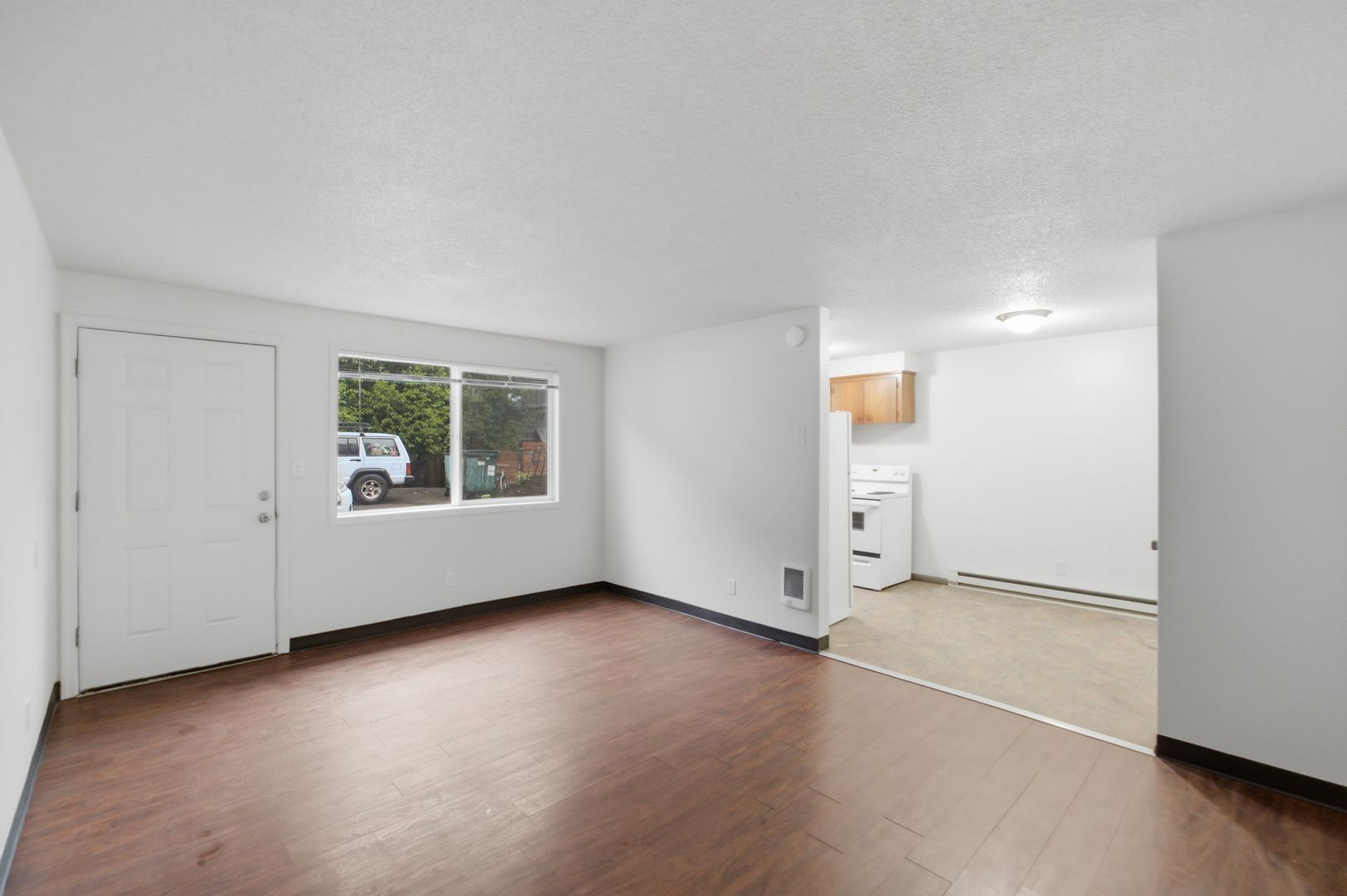 Monmouth Apartment: 287 College Street S