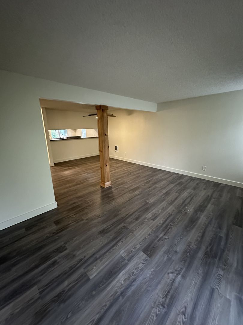 Dallas Apartment: 2208 SW Elmwood Drive