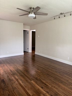 FREE MONTH OF RENT! 2x1 Duplex on Summer Street – photo 1