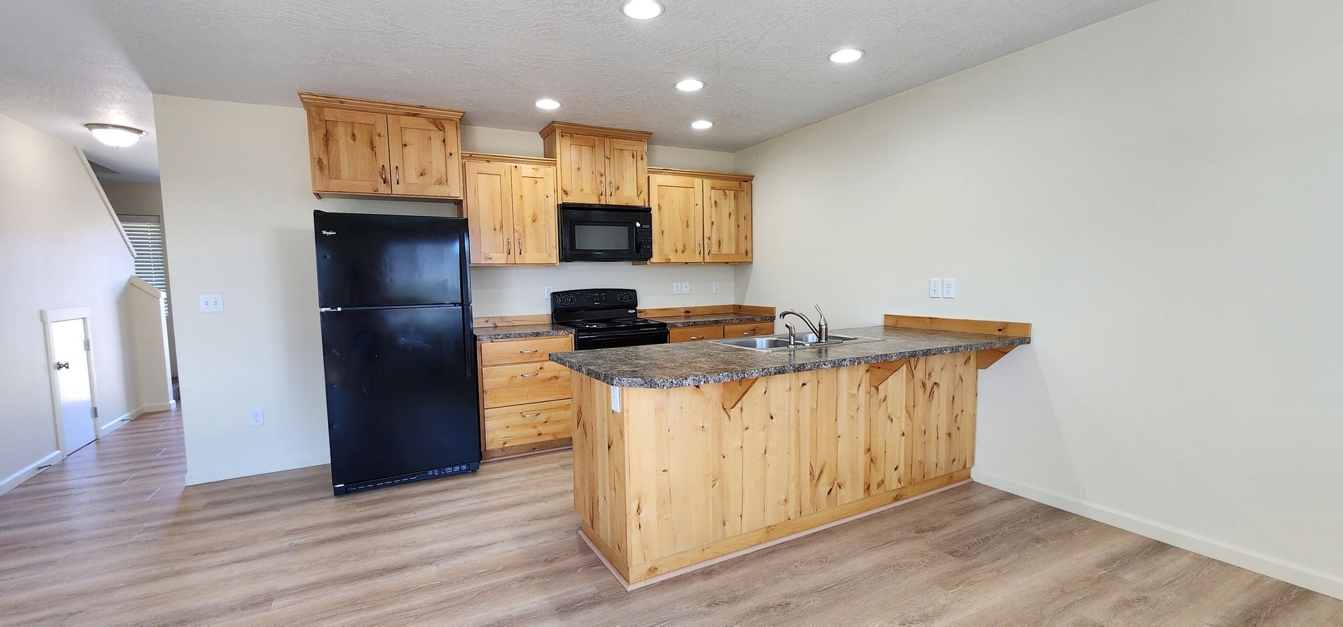 Philomath Townhome: 1802, 1806 & 1810 College Street