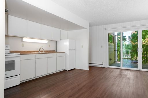 FREE RENT!! 2 Bedroom on Whitman Street - Walking Distance to WOU