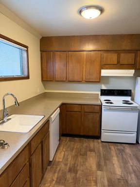 $500 MOVES YOU IN - 1 Bedroom at Metro Park Terrace – photo 1