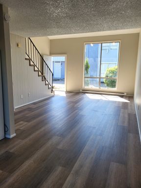 $99 DEPOSIT - FREE RENT - Beautifully Remodeled Loft Style Apartment in Lebanon!