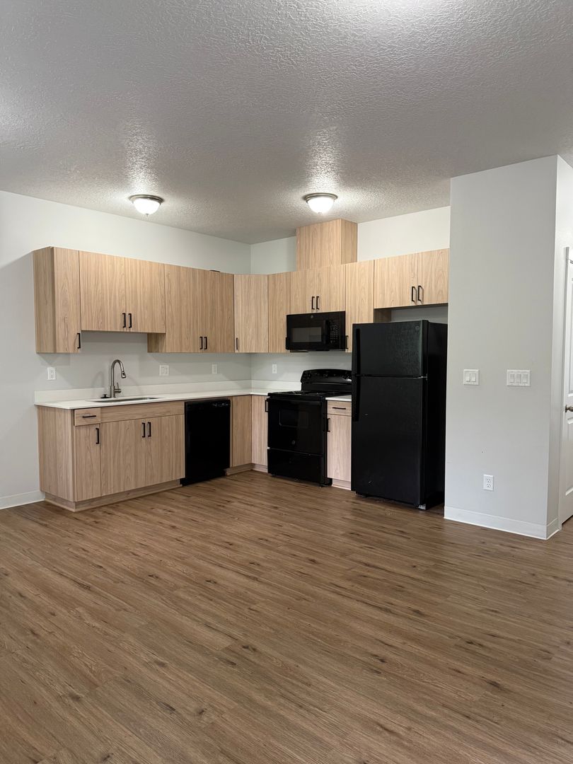 Keizer Townhome: 4209-4213 Straw Drive