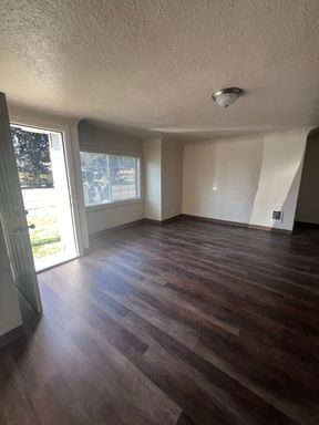 FREE RENT - 2x1 @ State & Kenwood – photo 1