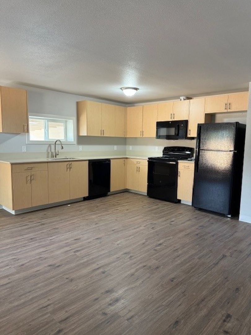 Salem Apartment: 8792 Umatilla St NE