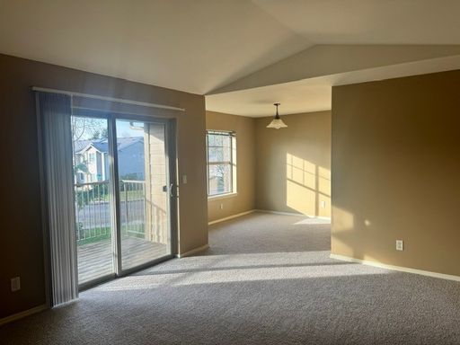 CHOOSE YOUR SPECIAL! FREE MONTH OF RENT OR 1/2 OFF RENT FOR 3 MONTHS - Outdoor Pool, Sports Court, Community Center with Exercise Equipment! – photo 1