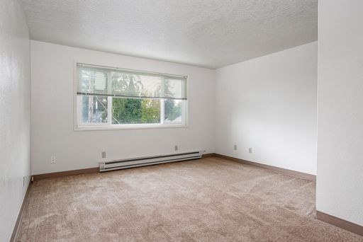 $500 DEPOSIT - FREE RENT - 2x1 at Maple Square Apartments – photo 1