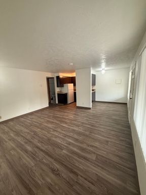 LOW SECURITY DEPOSIT OF $500 - Pet Friendly @ Hyacinth Apartments – photo 1