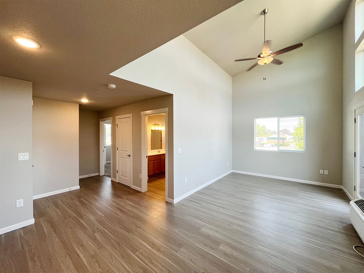 Keizer Apartment: 3675 River Rd N