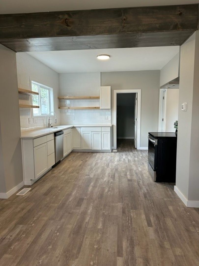 Salem Apartment: 2065 & 2067 Hazel Ave NE