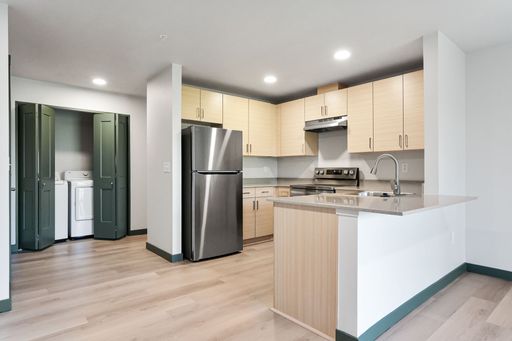 $500 MOVES YOU IN - FREE MONTH OF RENT - LOCAL STORAGE OFFER - Brand New Apartment Homes! – photo 1
