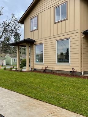FIRST MONTH FREE! Newer 3 Bedroom Duplex Home! – photo 1