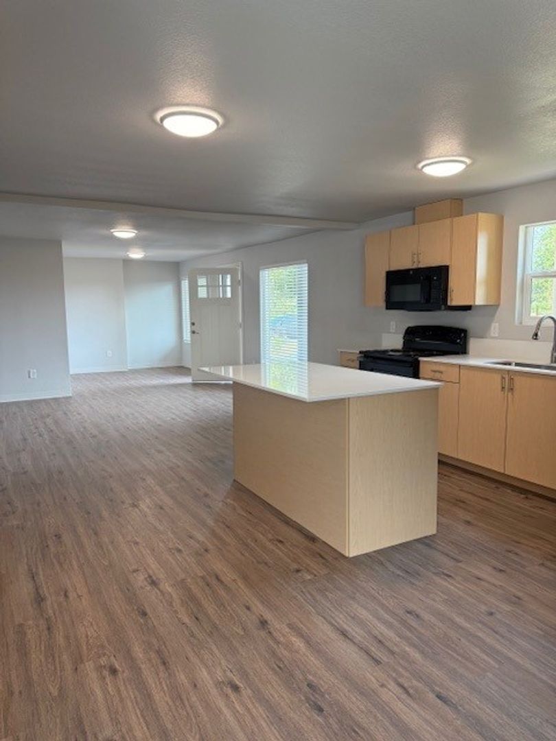 Salem Apartment: 8782 Umatilla St NE