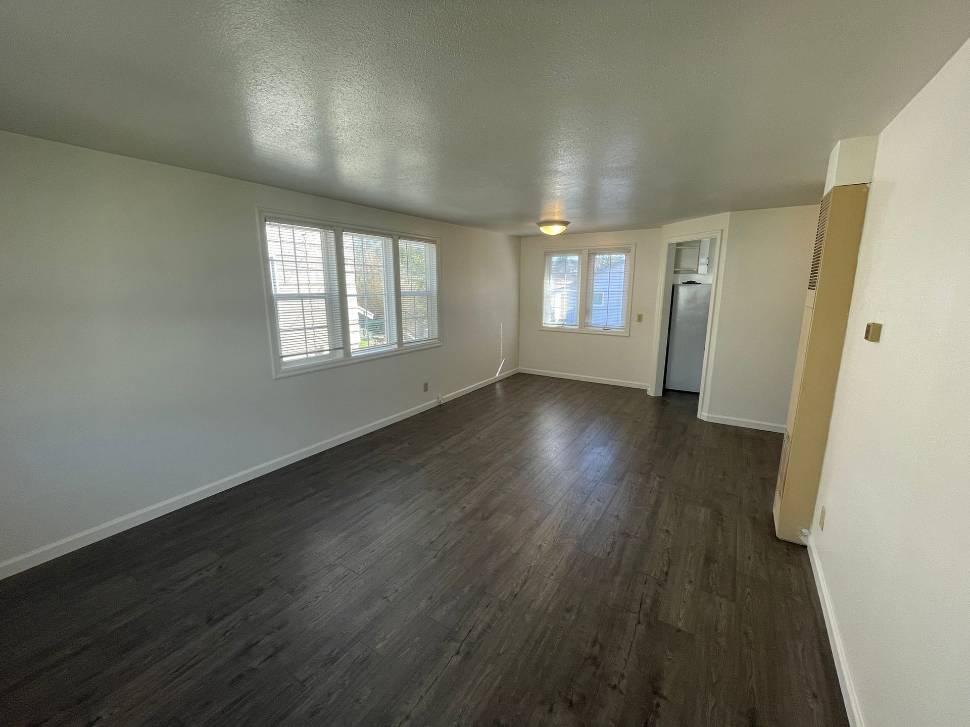 Roseburg Apartment: 1104 NE Freemont Ave